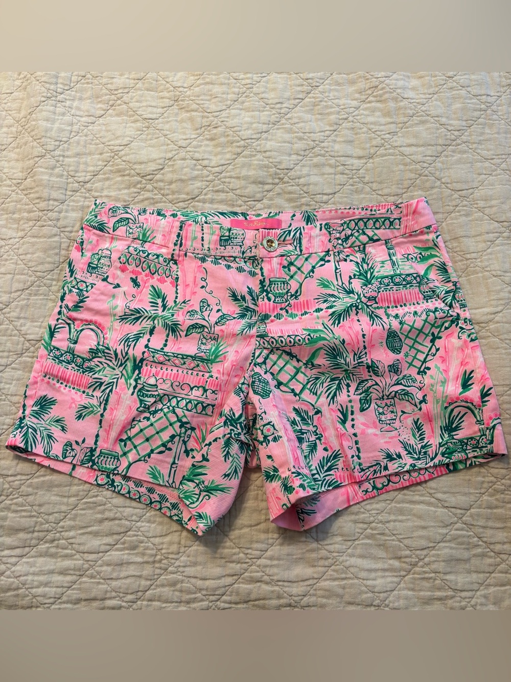 The Lilly Pulitzer Women’s Callahan Stretch Knit Shorts in a vibrant floral blu